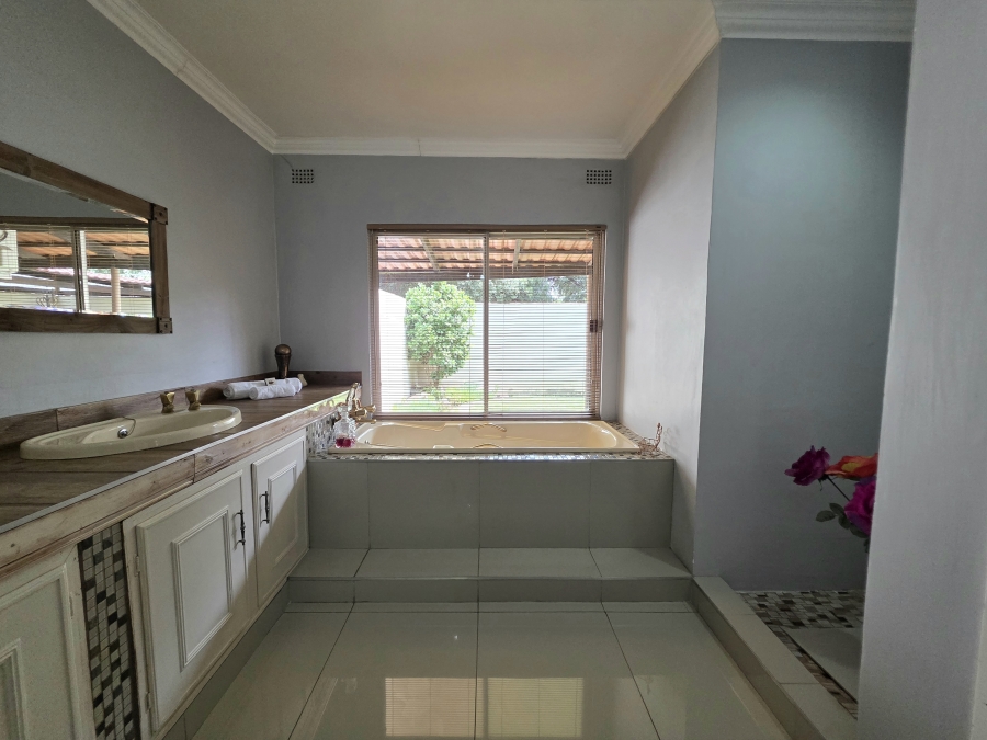 7 Bedroom Property for Sale in Jim Fouchepark Free State